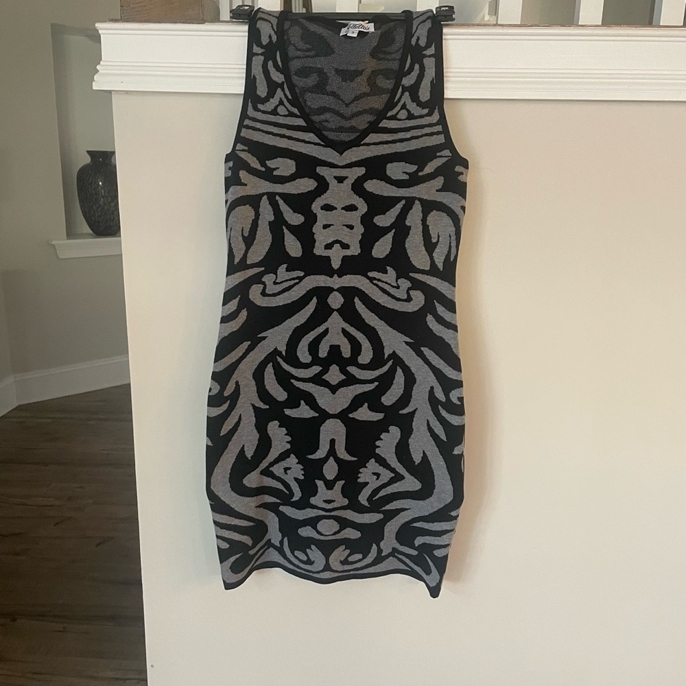 Elegant Black and Gray Patterned Dress
